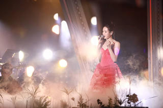 Vì sao loạt nghệ sĩ lên tiếng bênh vực Hiền Hồ gây tranh cãi?