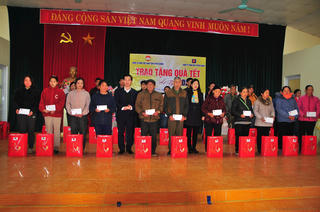 Tuyên Quang: Trao tặng 153 suất quà Tết cho hộ nghèo