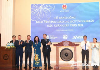 Bộ Tài chính đánh cồng, khai trương giao dịch chứng khoán năm 2024