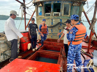 Cảnh sát biển bắt tàu cá chở 50.000 lít dầu DO trái phép trên vùng biển Tây Nam