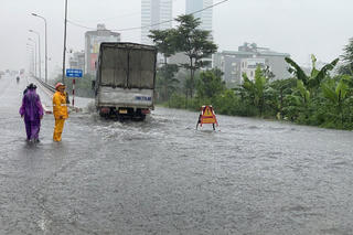 Ảnh hưởng áp thấp nhiệt đới, các tỉnh miền Trung đón mưa lớn phức tạp