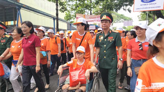 Hàng ngàn người đi bộ đồng hành vì nạn nhân chất độc Da cam/Dioxin