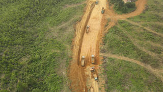 Lợi dụng dự án, đưa đất ra ngoài đổ trái phép