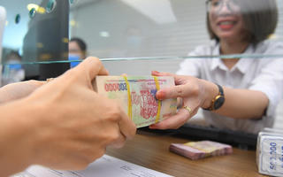 Đề xuất thu thuế tiền lãi tiết kiệm: Lo tiền “chạy” khỏi ngân hàng