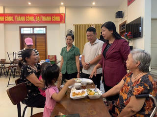 Mặt trận Hà Nội thăm hỏi, động viên bà con bị ảnh hưởng bão lũ