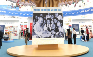 Nhà xuất bản Giáo dục Việt Nam tham gia triển lãm thành tựu đất nước