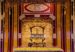 Huế: Ưu tiên sử dụng kỹ thuật truyền thống để phục chế ngai vàng