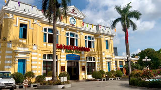 Trải nghiệm thú vị trên tàu Hoa Phượng Đỏ