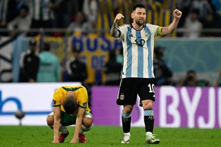 Khoảnh khắc thiên tài của Messi đưa Argentina vào tứ kết