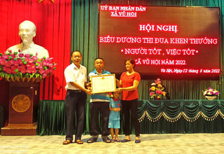 Thái Bình: Vợ chồng thợ xây trả lại 50 triệu đồng nhặt được