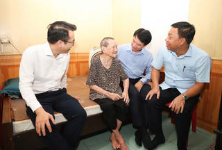 Hải Phòng: Thăm, tặng quà gia đình có công với cách mạng nhân dịp Quốc khánh 2/9