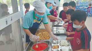 Sát sao với bữa ăn bán trú