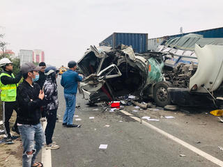 Hải Dương: Tai nạn giao thông liên hoàn khiến 3 người thương vong