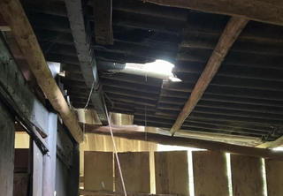 Nổ mìn tại mỏ đá, bé 2 tuổi bị đá văng trúng ngực