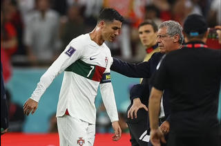 Phản ứng của HLV Santos khi Ronaldo đăng tâm thư