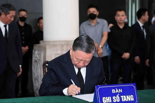 Xúc động những dòng ghi sổ tang viếng nguyên Chủ tịch nước Trần Đức Lương