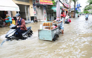 Triều cường “tấn công” Cần Thơ