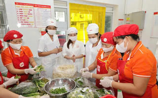 Bữa trưa bán trú: Mối quan tâm lớn trước thềm năm học mới