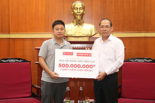 Schannel - Cellphones ủng hộ 500 triệu đồng cho đồng bào vùng bão lụt