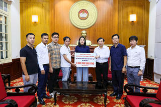 Tiếp thêm nguồn lực để bà con vùng lũ sớm ổn định cuộc sống