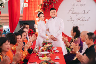 Vũ Duy Khánh hạnh phúc ngọt ngào bên vợ kém 10 tuổi