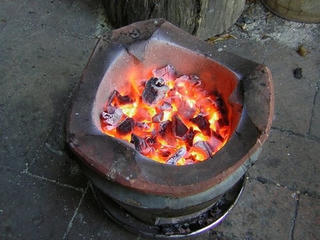 Không đốt than sưởi ấm trong phòng kín