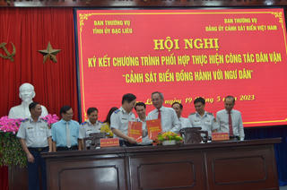 Bạc Liêu: Ký kết chương trình phối hợp 'Cảnh sát biển đồng hành với ngư dân'