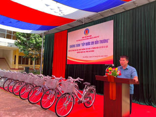 Những tấm lòng nhân ái, nâng bước học sinh nghèo