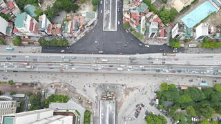 Sau thông xe, phương tiện đi lại qua hầm chui Lê Văn Lương thế nào?