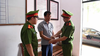 Phú Thọ: Bắt khẩn cấp Chủ tịch xã Thạch Khoán