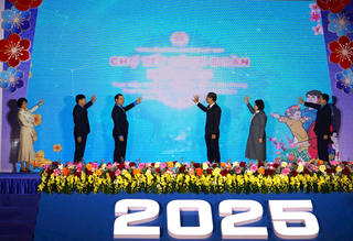 Khai mạc ‘Chợ Tết Công đoàn năm 2025’