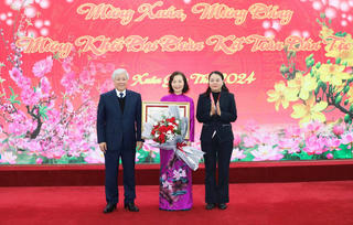 Ban Thường trực UBTƯ MTTQ Việt Nam gặp mặt cán bộ Mặt trận qua các thời kỳ