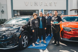 VinFast chính thức bàn giao 45 chiếc xe điện đầu tiên cho khách hàng Mỹ