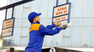 Xăng RON95-III giảm về dưới 21.000 đồng/lít