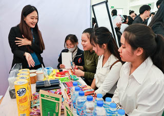 Để đầu ra của nhà trường đáp ứng đầu vào của doanh nghiệp