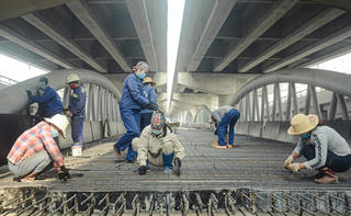 Các phương tiện di chuyển thế nào sau khi cầu vòm thép vượt hồ Linh Đàm hoàn thành?