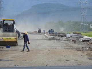 Khổ vì đường vành đai thi công kéo dài