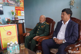 Bí thư tỉnh ủy Quảng Nam chúc Tết Mẹ Việt Nam anh hùng và người có công