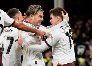 Man City hạ gục 3-1 Everton trên sân khách