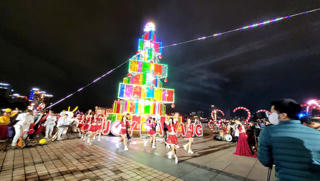 Đà Nẵng: Thắp sáng Cây thông ánh sáng trong Lễ hội đón Giáng sinh – chào năm mới 2025