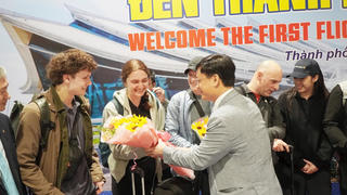 Hơn 100 hành khách 'xông đất' thành phố Huế ngày đầu năm mới