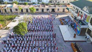 Xúc động lễ khai giảng tại trường học vừa bị bão số 5 gây thiệt hại nặng nề