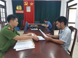 Phê 'cỏ Mỹ', thanh niên dùng búa đập vỡ kính hàng loạt xe ô tô và nhà dân