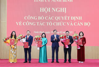 Ninh Bình: Công bố các quyết định sắp xếp tổ chức bộ máy