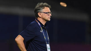 HLV Troussier: Nếu muốn vô địch, chúng ta không được phép sợ hãi và lảng tránh