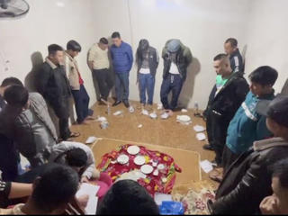 Triệt phá ổ nhóm đánh bạc chuyên nghiệp, khởi tố 12 đối tượng