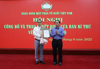 Đảng đoàn MTTQ Việt Nam trao quyết định của Ban Bí thư về công tác cán bộ