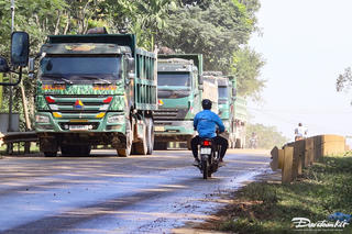 Thanh Hóa: Xe chở đất tăng đột biến, người dân 'kêu trời' vì bụi