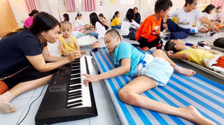 Xoa dịu nỗi đau chất độc da cam tại mái ấm Thiên Phước