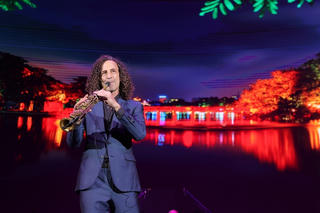 Kenny G nói tiếng Việt, làm tan chảy trái tim hơn 4000 khán giả bằng những giai điệu bất hủ